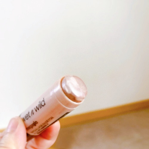【ヌードカラー】wet n wild スティックハイライトの質感と上品なパール
