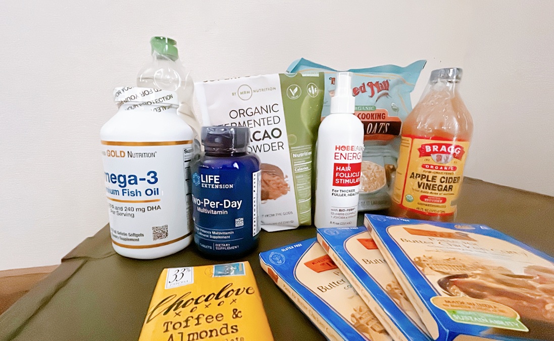 iHerbのブラックフライデーで購入した、サプリメントやオーガニック食品、洗剤などの集合写真