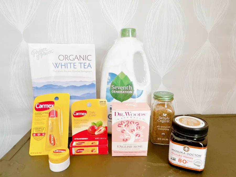 iHerbで購入した全8アイテム(白茶、洗剤、マヌカハニー、シーゾニング、リップ3種、石鹸)の集合写真